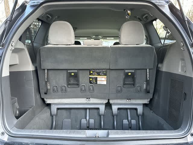 Thumbnail: 2020 Toyota Sienna - 22