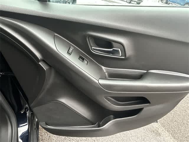 Thumbnail: 2022 Chevrolet Trax - 21