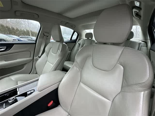 Thumbnail: 2024 Volvo S60 - 17