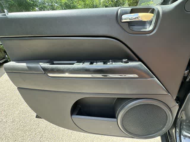 Thumbnail: 2011 Jeep Compass - 12