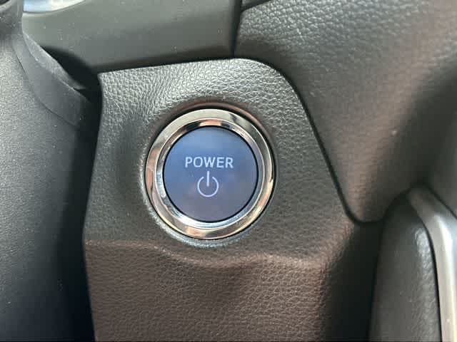 Thumbnail: 2022 Toyota RAV4 - 10