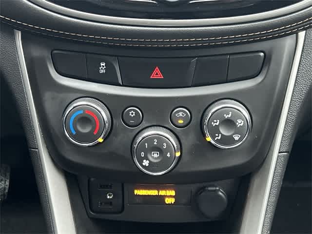 Thumbnail: 2022 Chevrolet Trax - 14