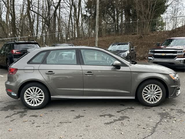 2016 Audi A3 E-tron Premium photo 2