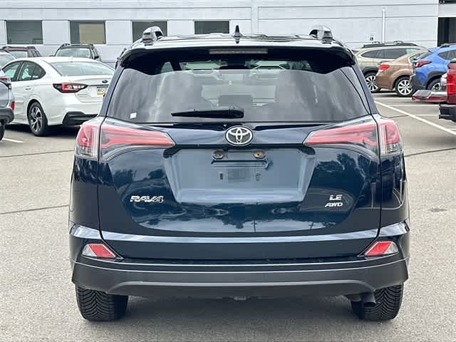 2017 Toyota RAV4 LE photo 4
