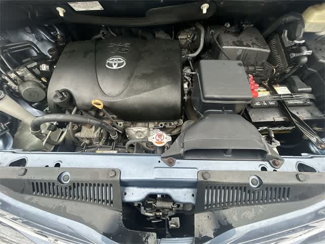 Thumbnail: 2017 Toyota Sienna - 28