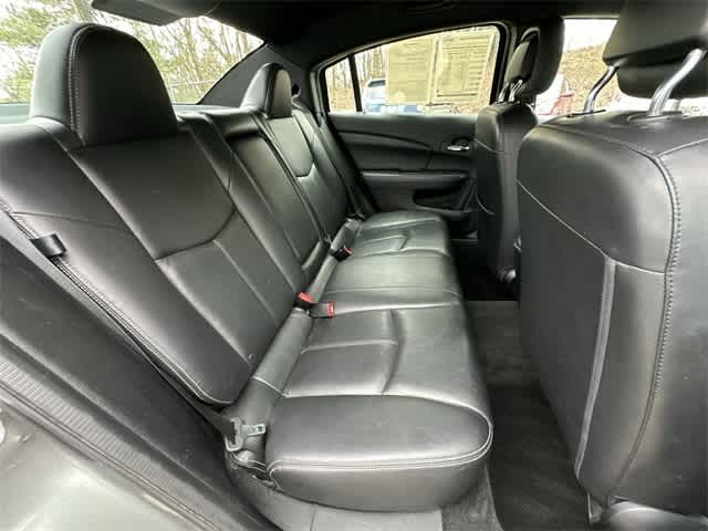 2012 Chrysler 200 Limited 16