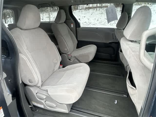 Thumbnail: 2017 Toyota Sienna - 24