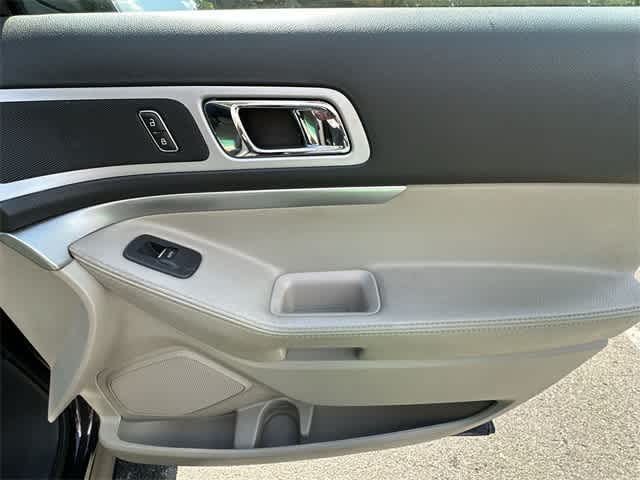 Thumbnail: 2013 Ford Explorer - 24