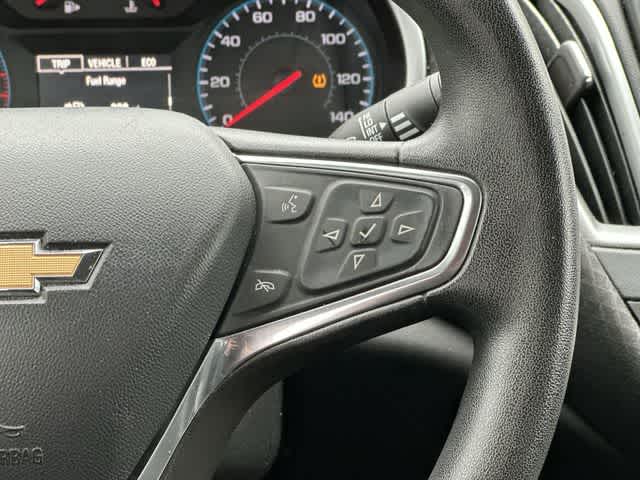 Thumbnail: 2017 Chevrolet Malibu - 9