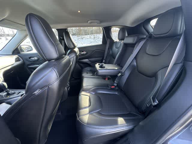 Thumbnail: 2019 Jeep Cherokee - 18