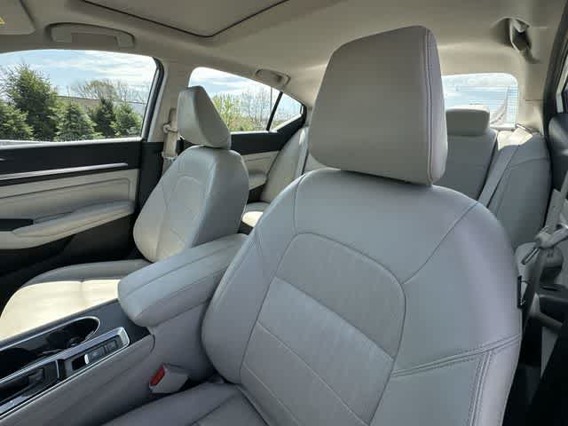 Thumbnail: 2019 Nissan Altima - 16