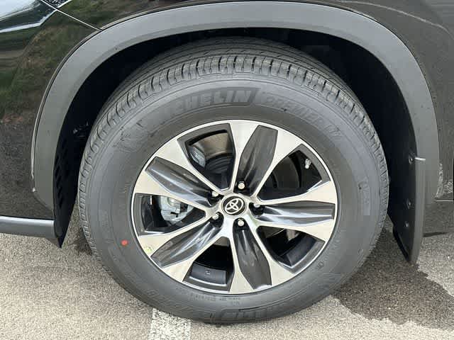 Thumbnail: 2024 Toyota Highlander - 5