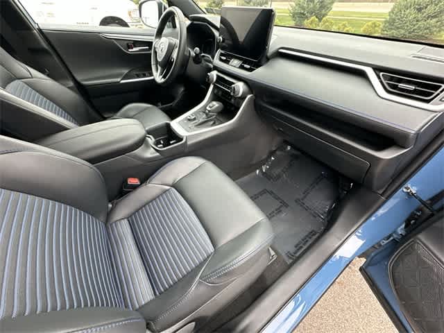 Thumbnail: 2023 Toyota RAV4 - 21