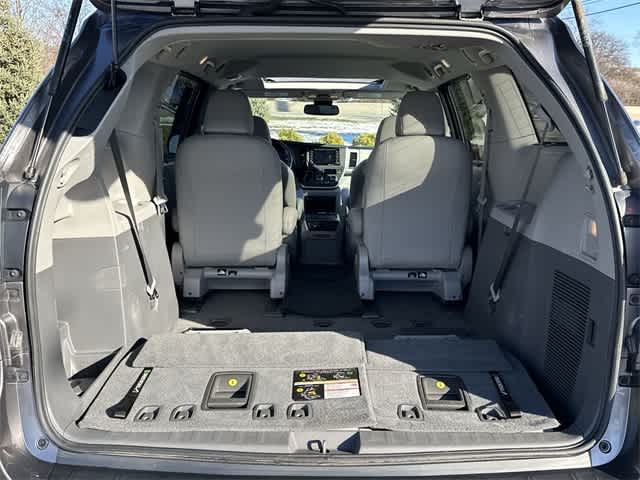 Thumbnail: 2020 Toyota Sienna - 28