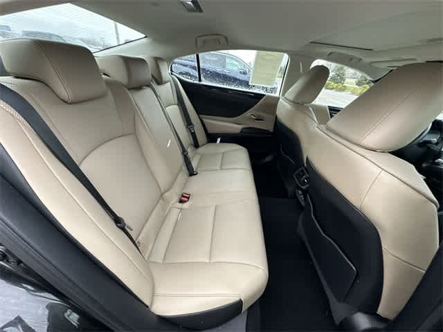 Thumbnail: 2021 Lexus ES - 23