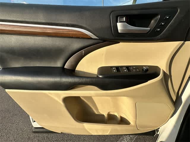 Thumbnail: 2018 Toyota Highlander - 19