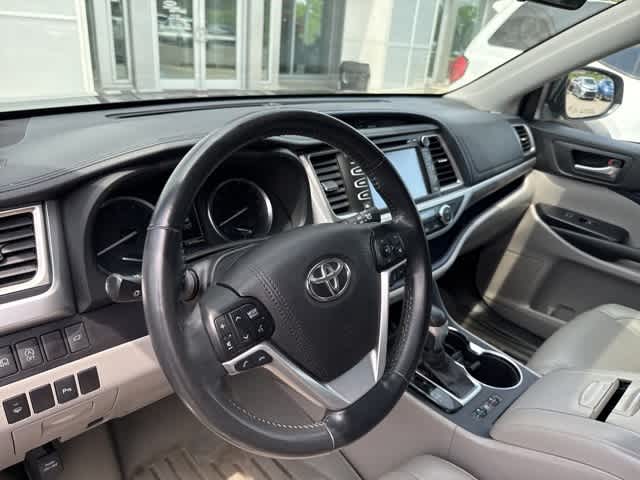 Thumbnail: 2017 Toyota Highlander - 7