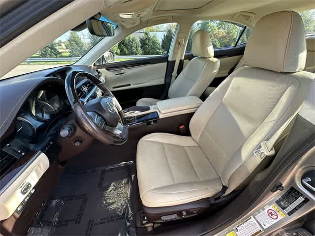 Thumbnail: 2017 Lexus ES - 19