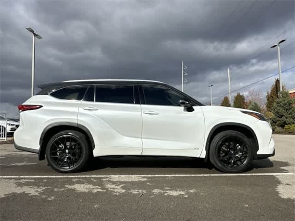 Used 2022 Toyota Highlander Hybrid Platinum SUV