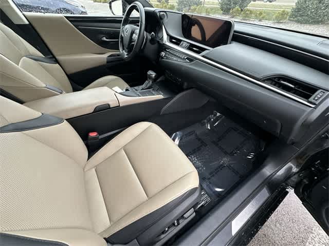 Thumbnail: 2021 Lexus ES - 20