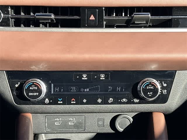 Thumbnail: 2025 Mitsubishi Outlander - 16