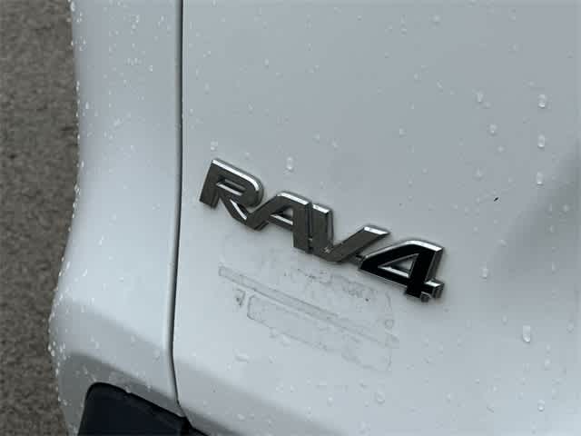 2021 Toyota RAV4 XLE 19