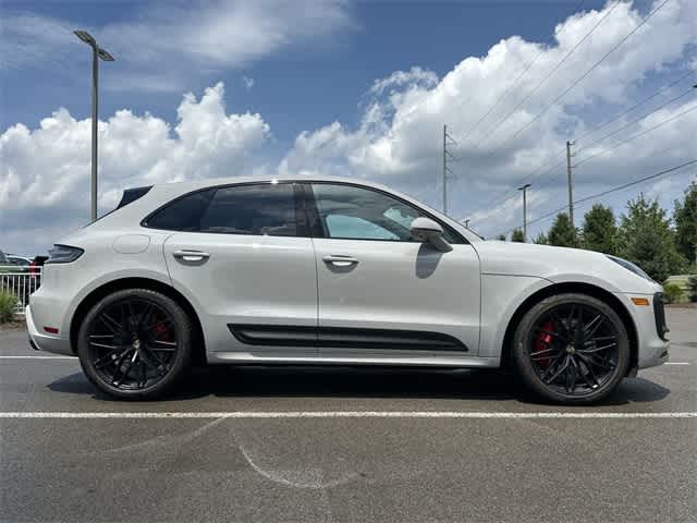 Thumbnail: 2023 Porsche Macan - 3
