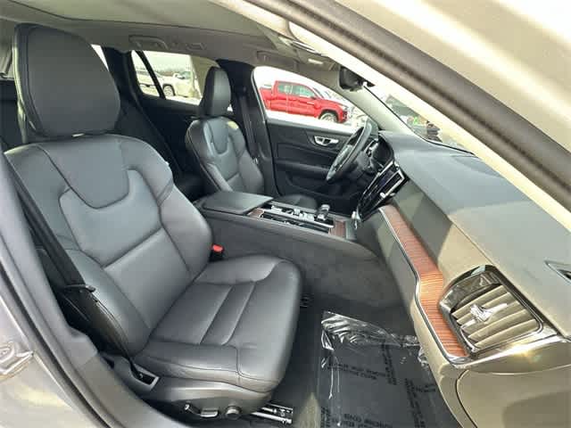 Thumbnail: 2025 Volvo S60 - 24