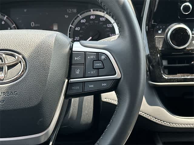 2024 Toyota Highlander XLE 9