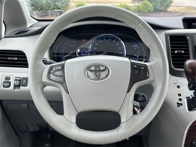 Thumbnail: 2013 Toyota Sienna - 8