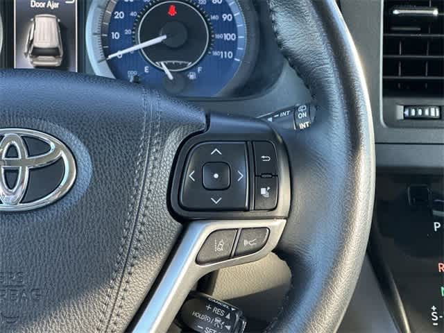Thumbnail: 2020 Toyota Sienna - 10