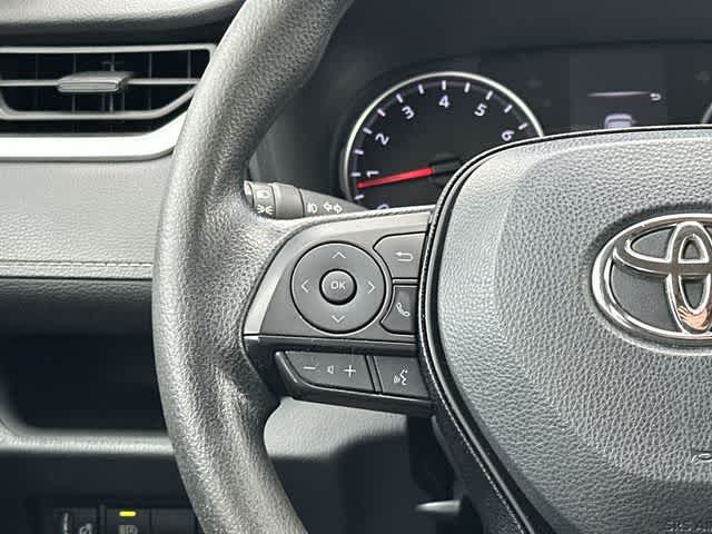 Thumbnail: 2021 Toyota RAV4 - 8