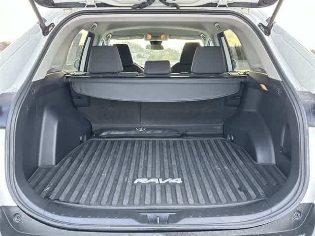 Thumbnail: 2021 Toyota RAV4 - 15