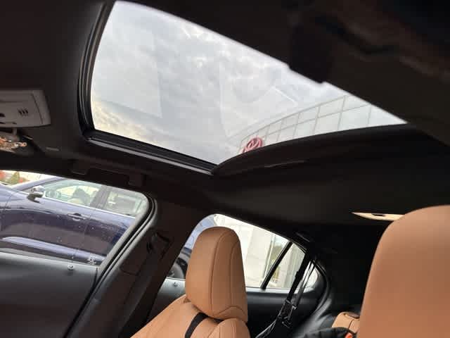 Thumbnail: 2023 Lexus UX - 8