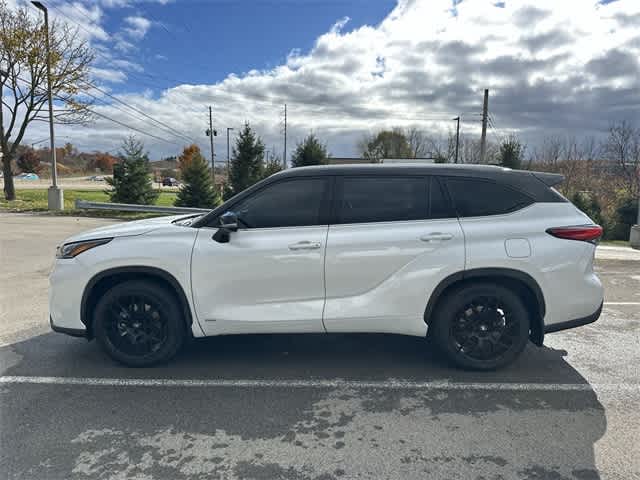 Thumbnail: 2022 Toyota Highlander - 2