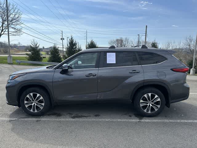 Thumbnail: 2023 Toyota Highlander - 2