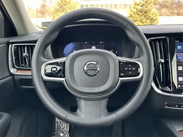 Thumbnail: 2025 Volvo S60 - 8