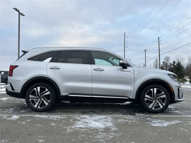 Thumbnail: 2023 Kia Sorento - 3