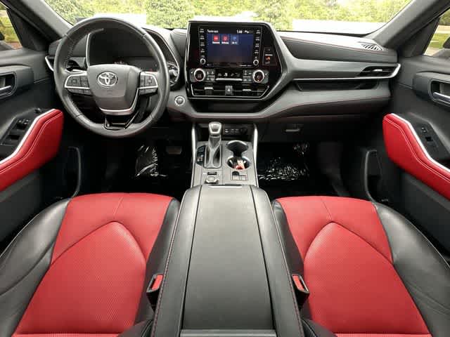 Thumbnail: 2022 Toyota Highlander - 21