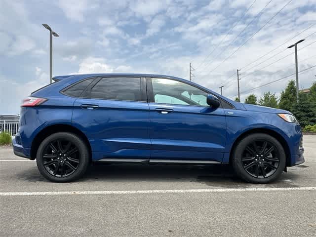 2022 Ford Edge  3