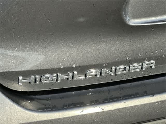 Thumbnail: 2023 Toyota Highlander - 28