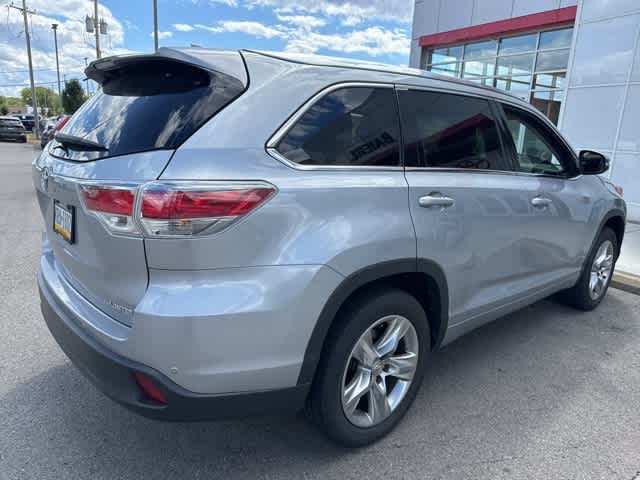 Thumbnail: 2015 Toyota Highlander - 4