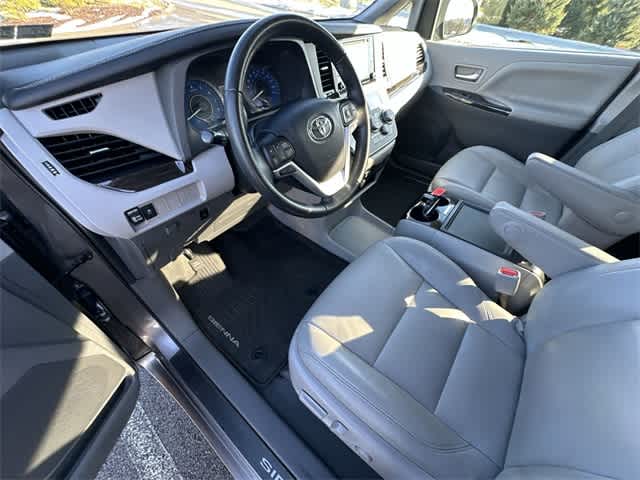 Thumbnail: 2020 Toyota Sienna - 16