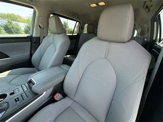 Thumbnail: 2022 Toyota Highlander - 14