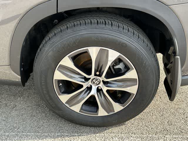 Thumbnail: 2023 Toyota Highlander - 5