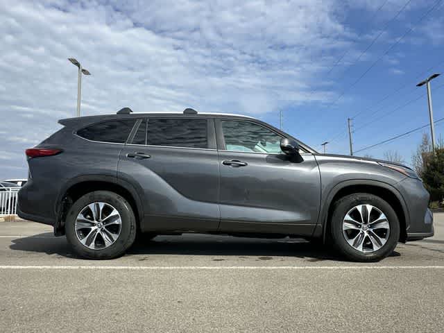 Thumbnail: 2023 Toyota Highlander - 3
