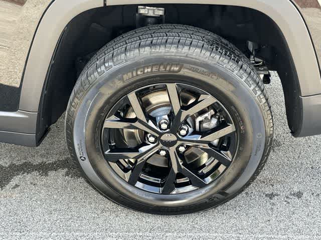 Thumbnail: 2024 Jeep Grand Cherokee L - 5
