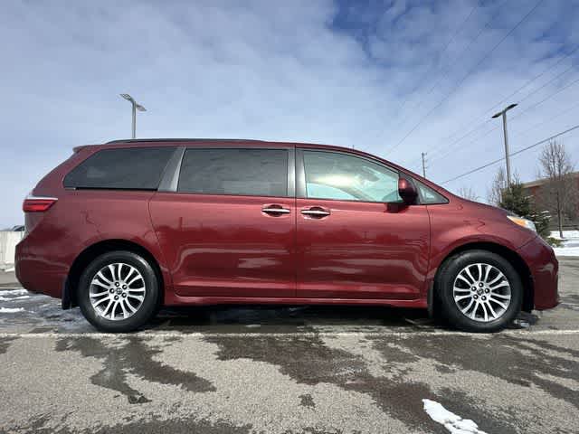 Thumbnail: 2018 Toyota Sienna - 3