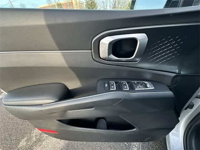 Thumbnail: 2023 Kia Sorento - 19