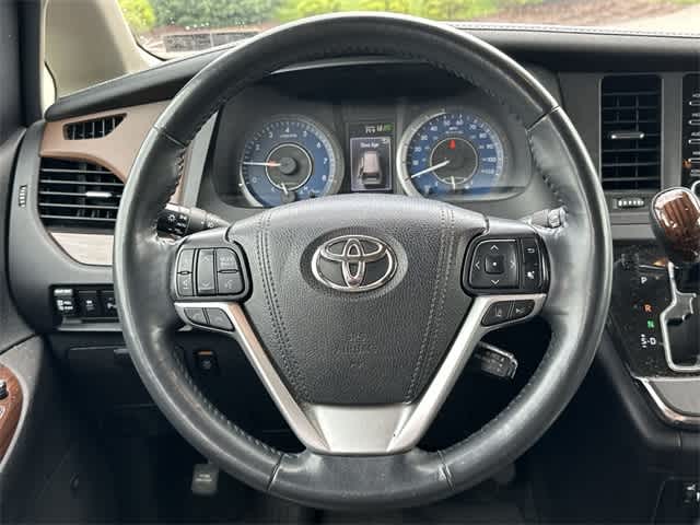 2019 Toyota Sienna SE Premium 8